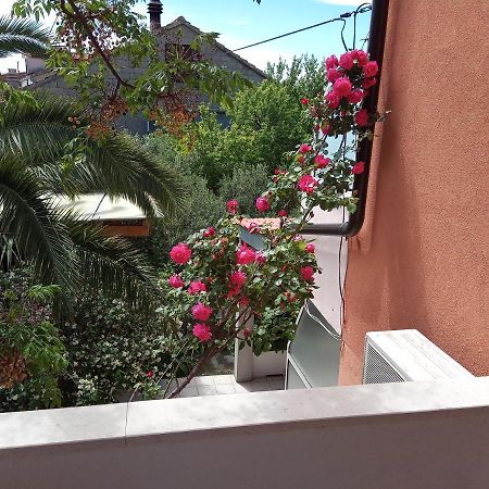 Apartments Laura ฮวาร์ ภายนอก รูปภาพ