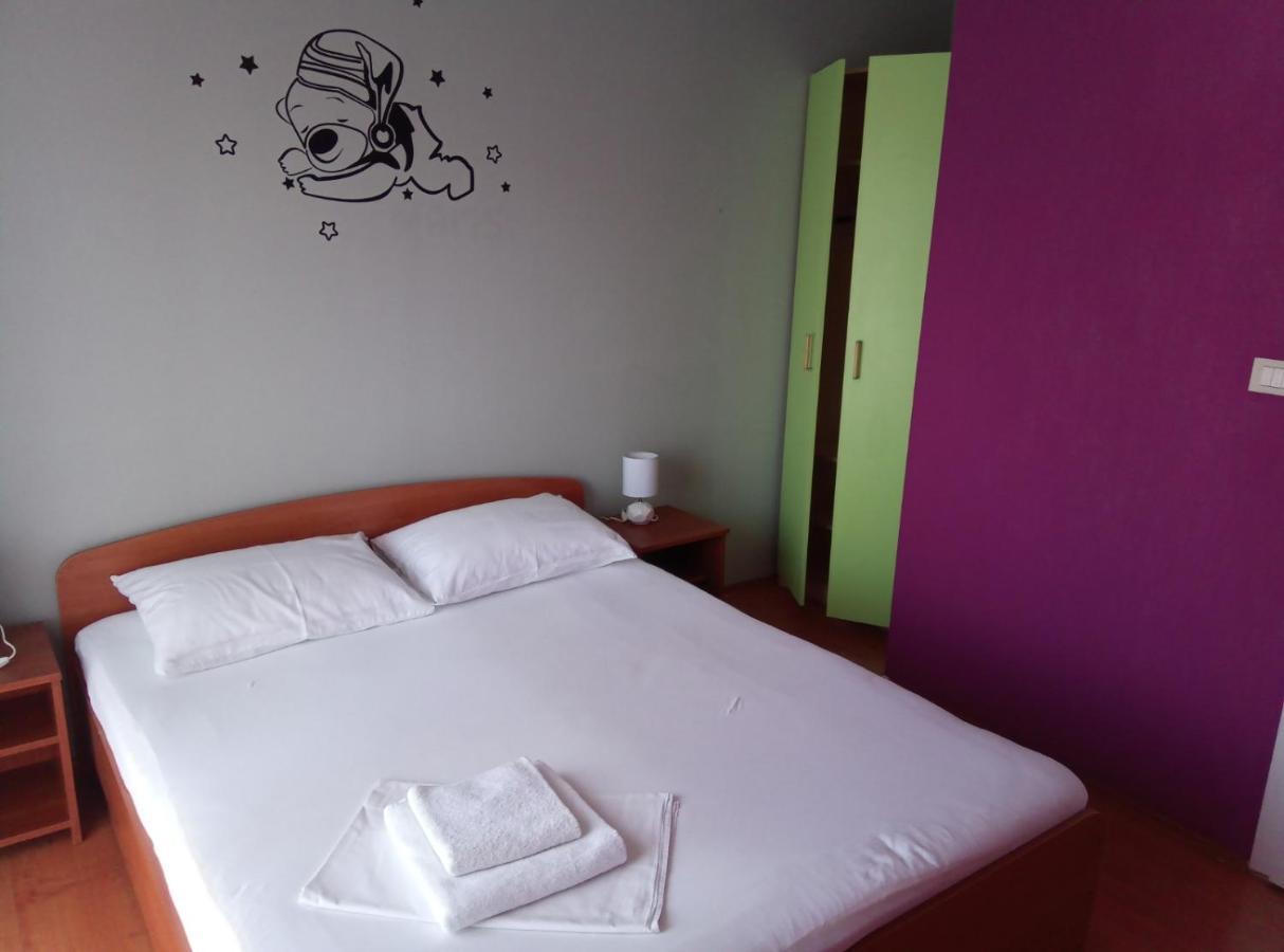 Apartments Laura ฮวาร์ ภายนอก รูปภาพ