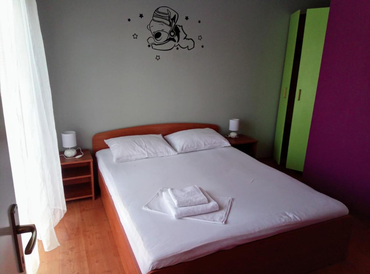 Apartments Laura ฮวาร์ ภายนอก รูปภาพ