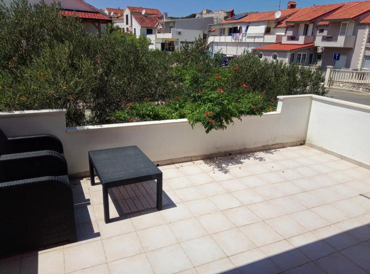Apartments Laura ฮวาร์ ภายนอก รูปภาพ