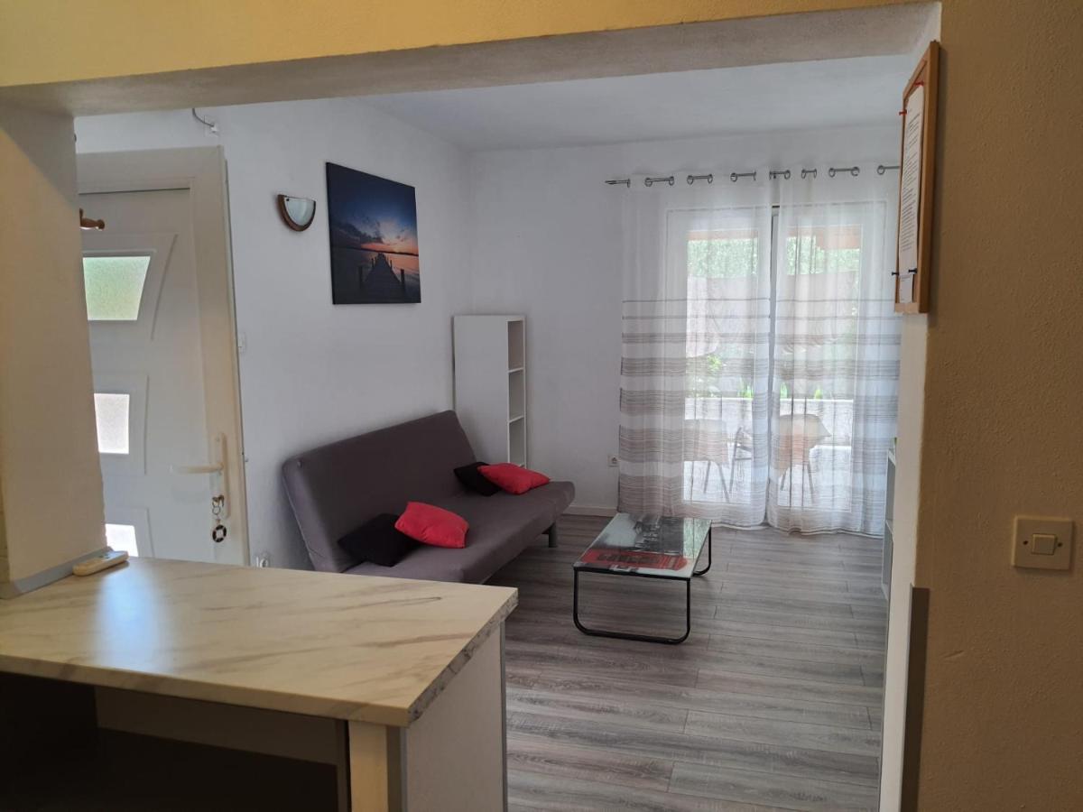 Apartments Laura ฮวาร์ ภายนอก รูปภาพ