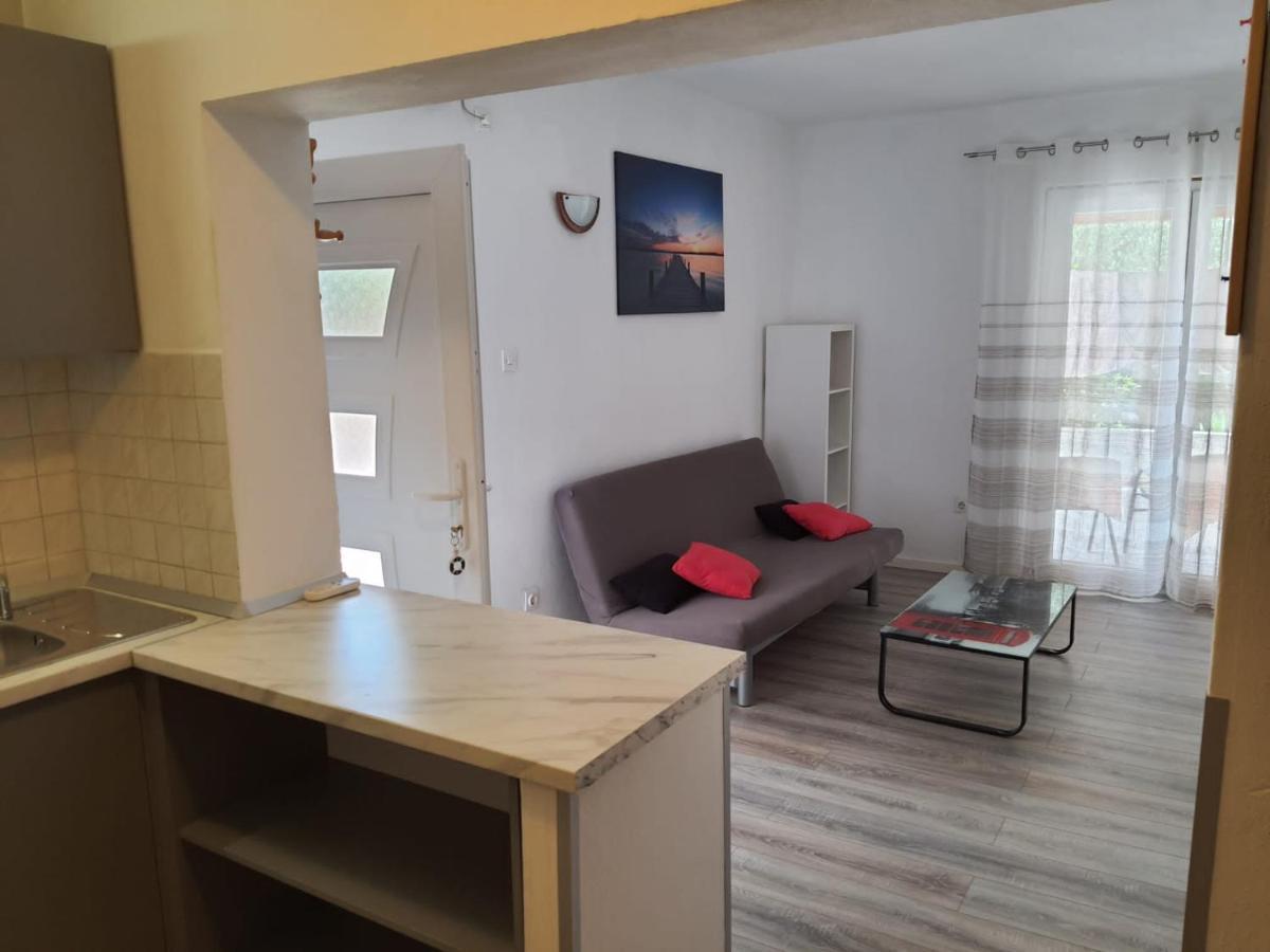 Apartments Laura ฮวาร์ ภายนอก รูปภาพ