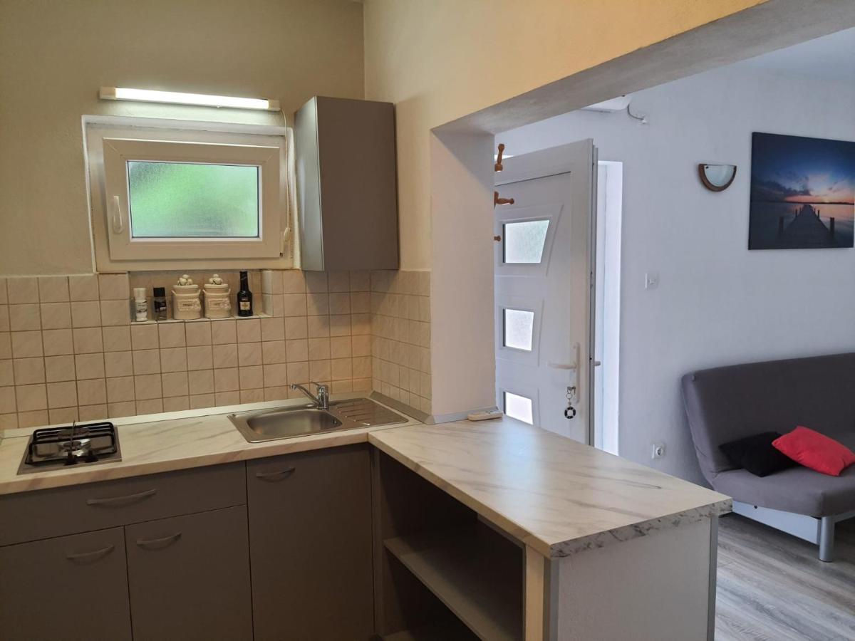 Apartments Laura ฮวาร์ ภายนอก รูปภาพ