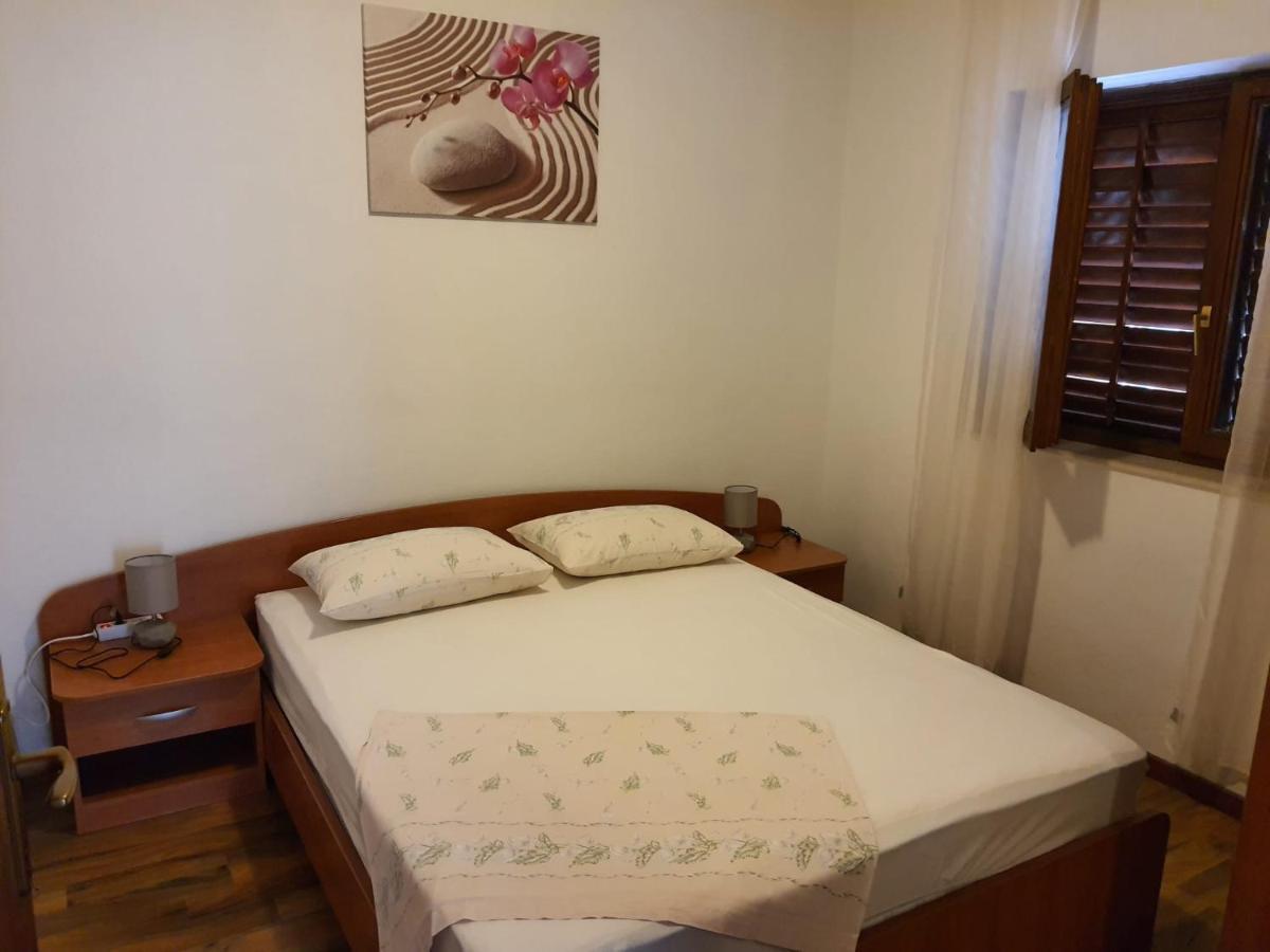 Apartments Laura ฮวาร์ ภายนอก รูปภาพ