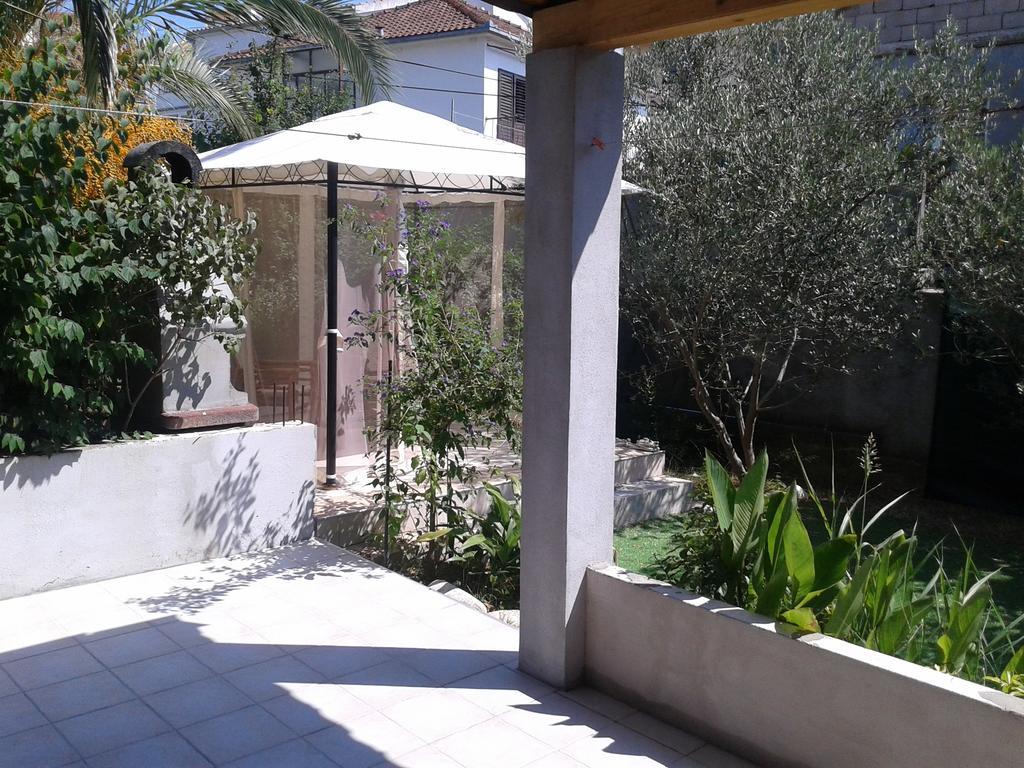 Apartments Laura ฮวาร์ ภายนอก รูปภาพ