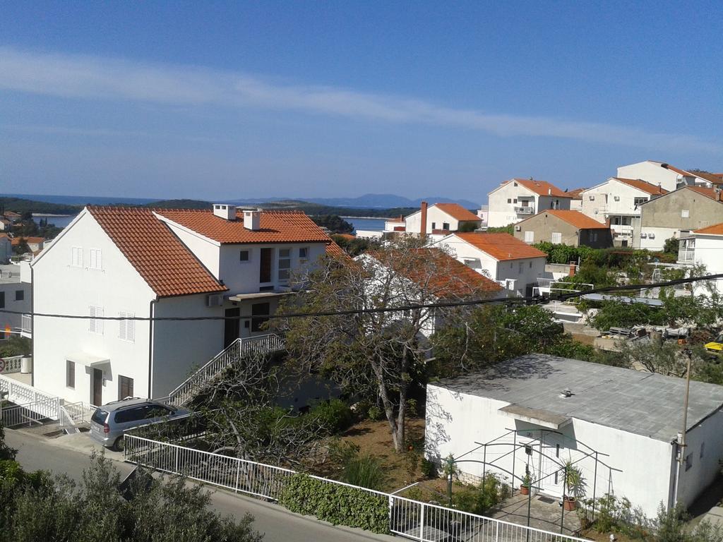 Apartments Laura ฮวาร์ ภายนอก รูปภาพ