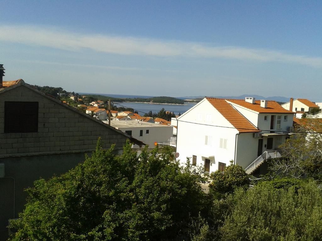 Apartments Laura ฮวาร์ ภายนอก รูปภาพ