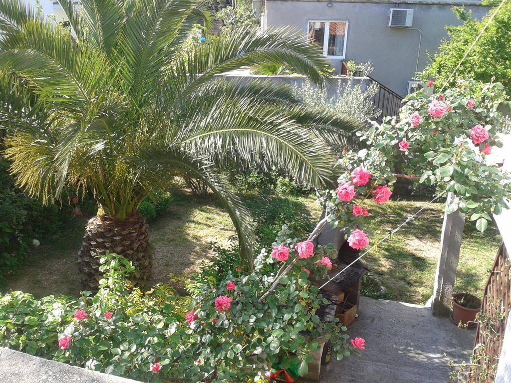 Apartments Laura ฮวาร์ ภายนอก รูปภาพ