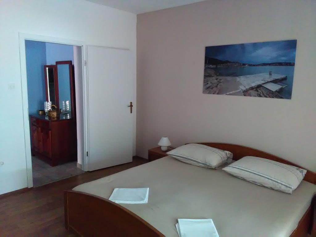 Apartments Laura ฮวาร์ ภายนอก รูปภาพ