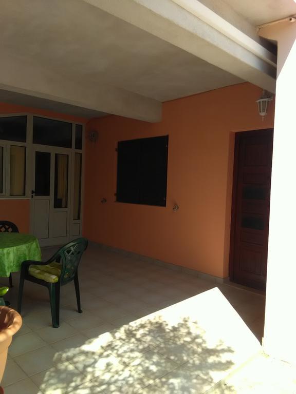 Apartments Laura ฮวาร์ ภายนอก รูปภาพ