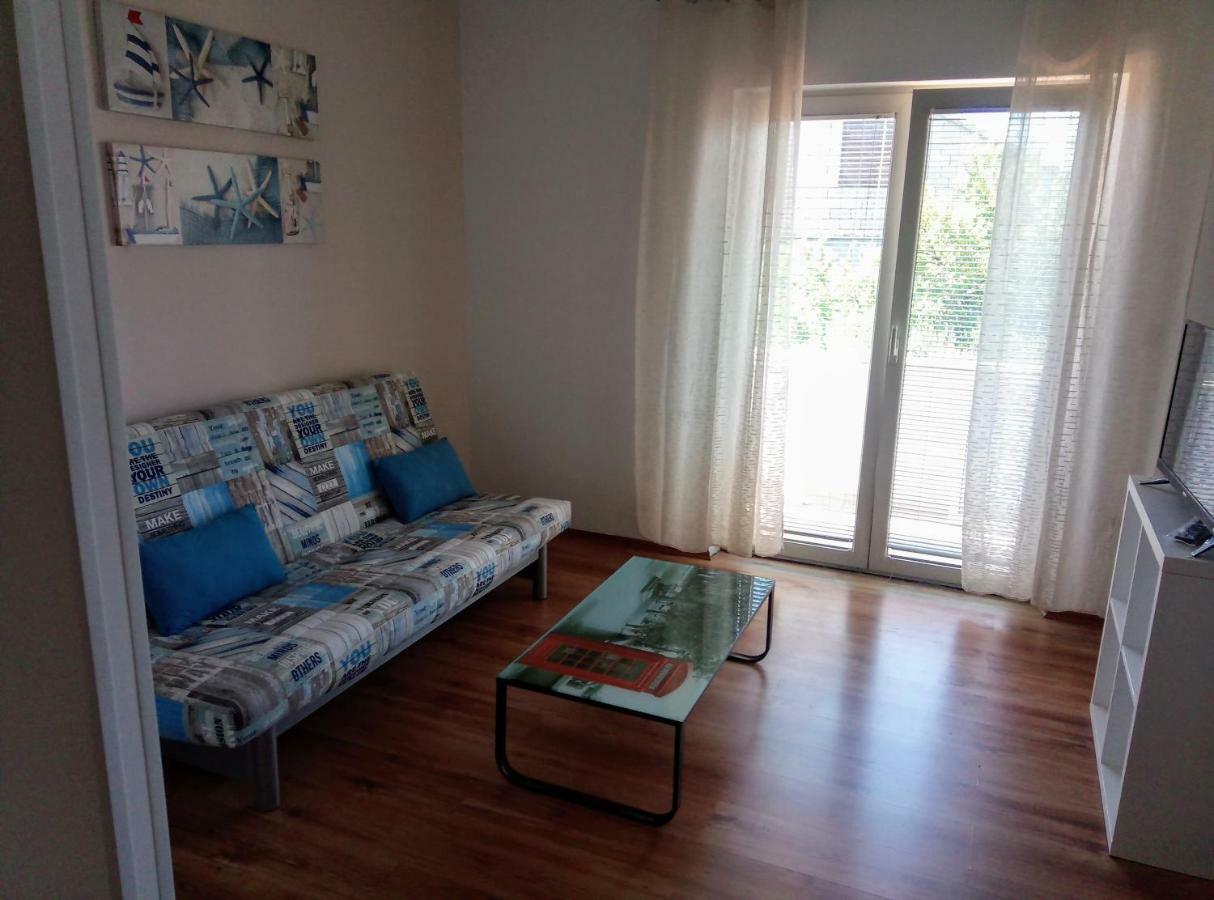 Apartments Laura ฮวาร์ ภายนอก รูปภาพ