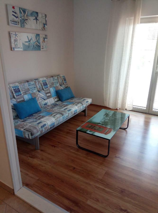 Apartments Laura ฮวาร์ ภายนอก รูปภาพ